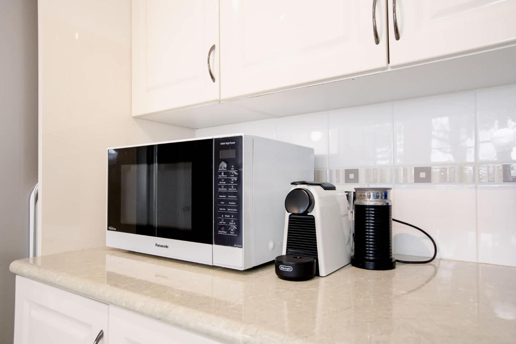 Balmain 2 Bed - New Listing *