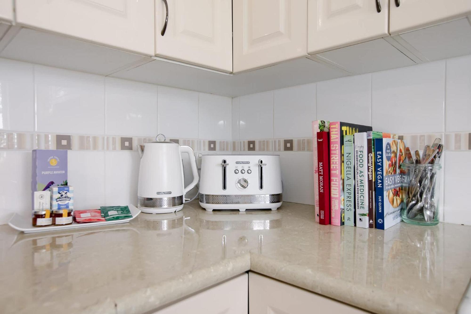 Balmain 2 Bed - New Listing Holiday home *