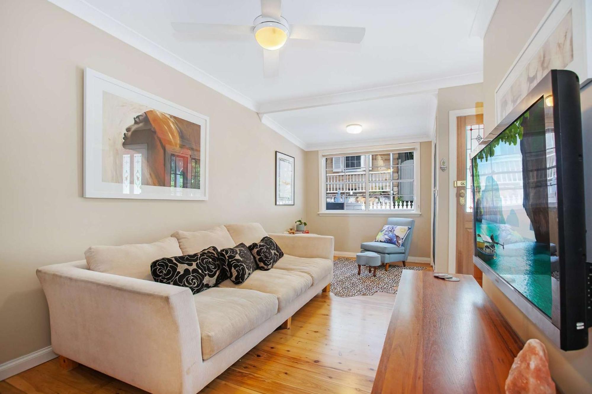 Balmain 2 Bed - New Listing Holiday home *