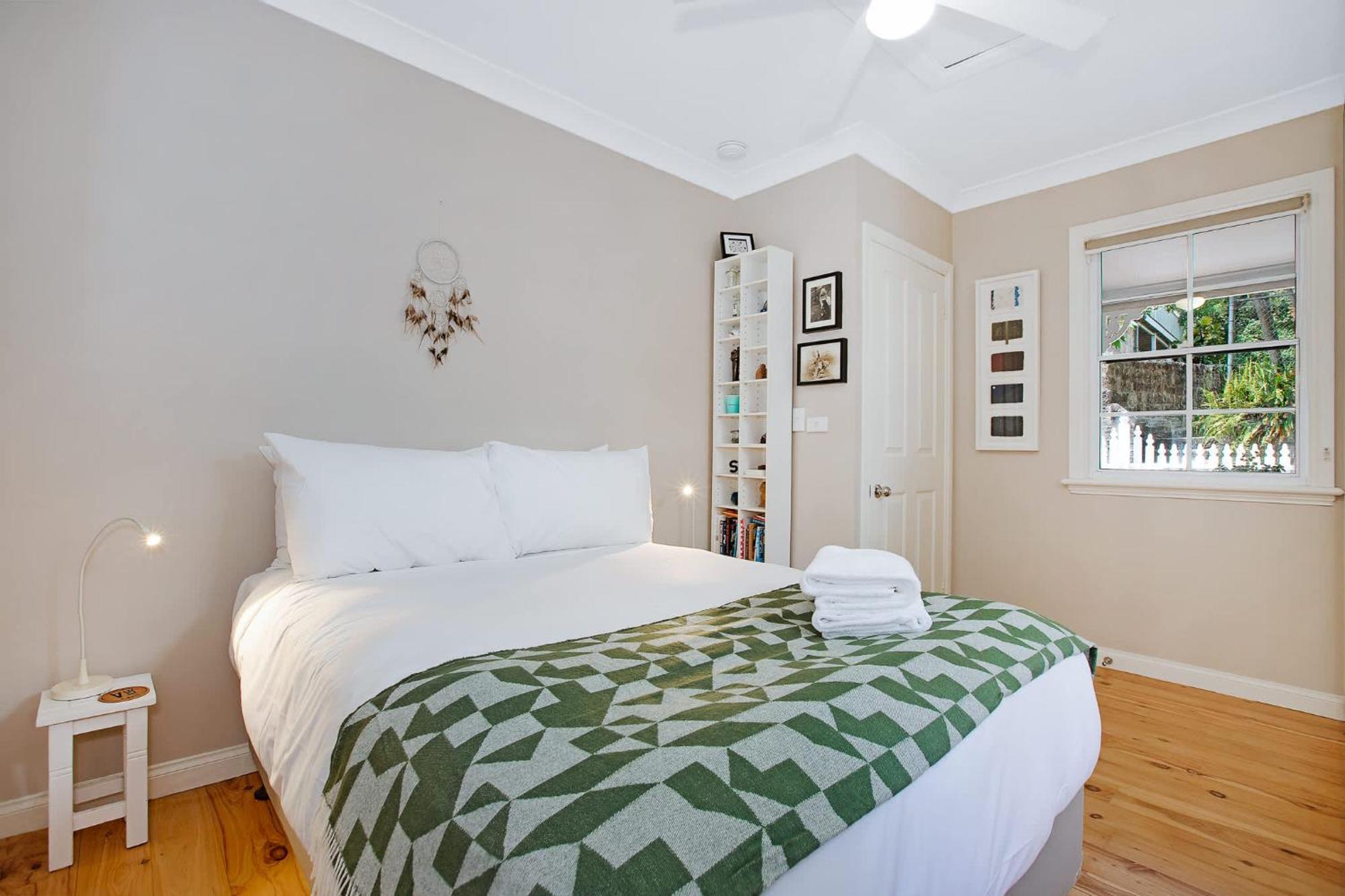 Balmain 2 Bed - New Listing Holiday home *